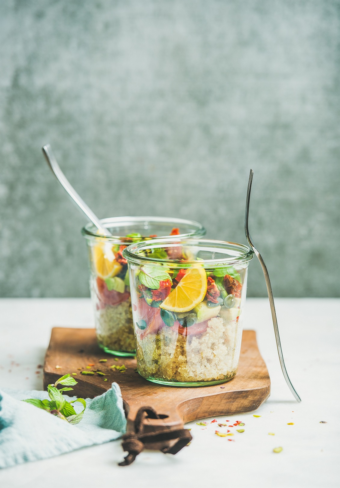 Quinoa-Salat mit Tomaten und frischen Kräutern mit BIO PLANETE Omega Pink Leinölmixtur